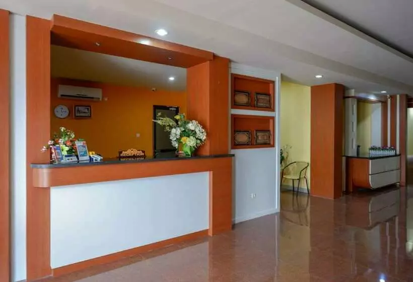 ペンション Reddoorz Plus @ Cameloan Hotel Palu