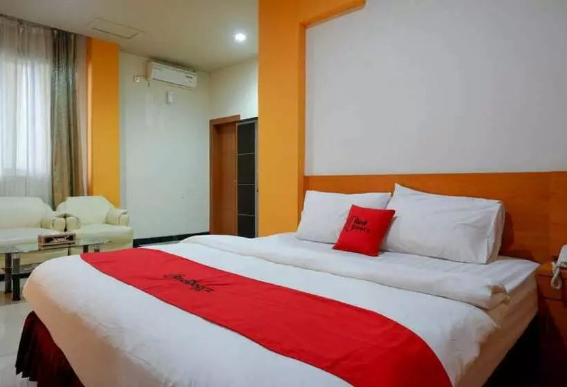 ペンション Reddoorz Plus @ Cameloan Hotel Palu