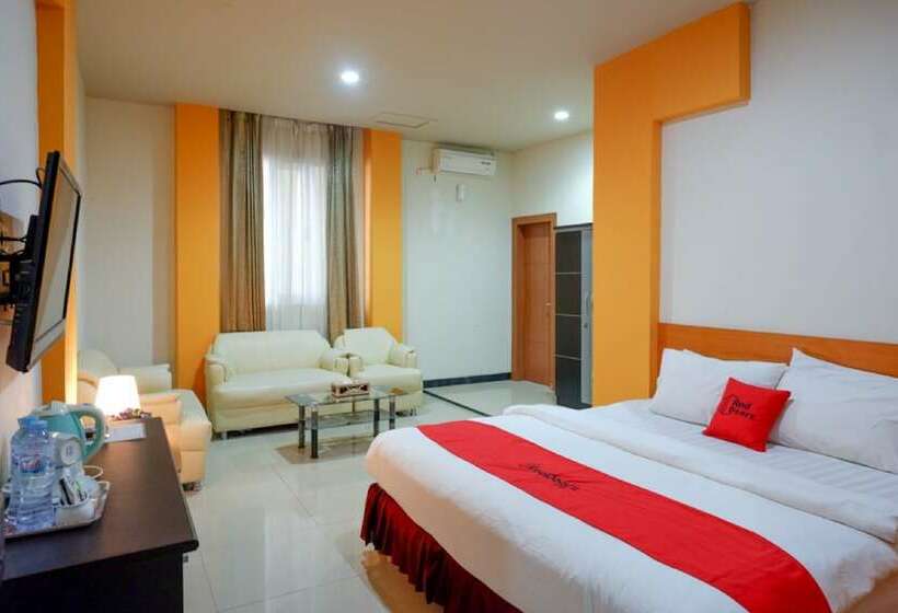 بنسيون Reddoorz Plus @ Cameloan Hotel Palu