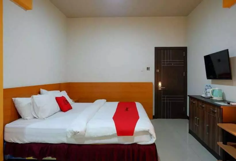 ペンション Reddoorz Plus @ Cameloan Hotel Palu