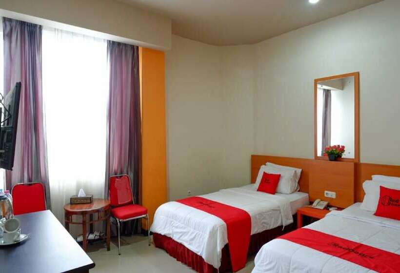 بنسيون Reddoorz Plus @ Cameloan Hotel Palu