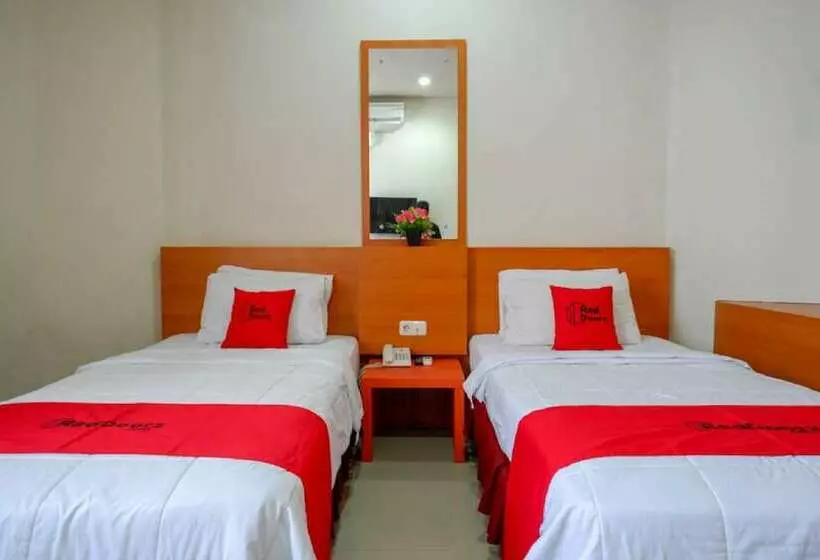 ペンション Reddoorz Plus @ Cameloan Hotel Palu