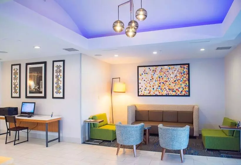 Holiday Inn Express Hotel & Suites Chester, An Ihg