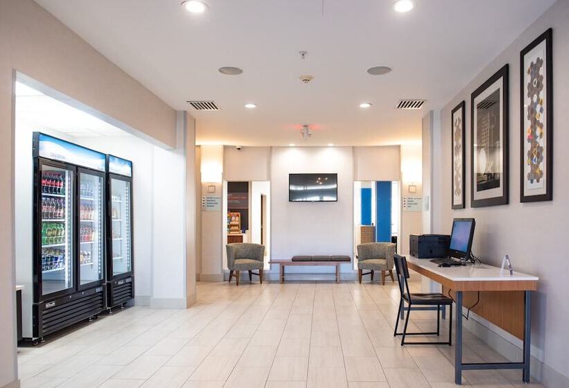 Holiday Inn Express Hotel & Suites Chester, An Ihg