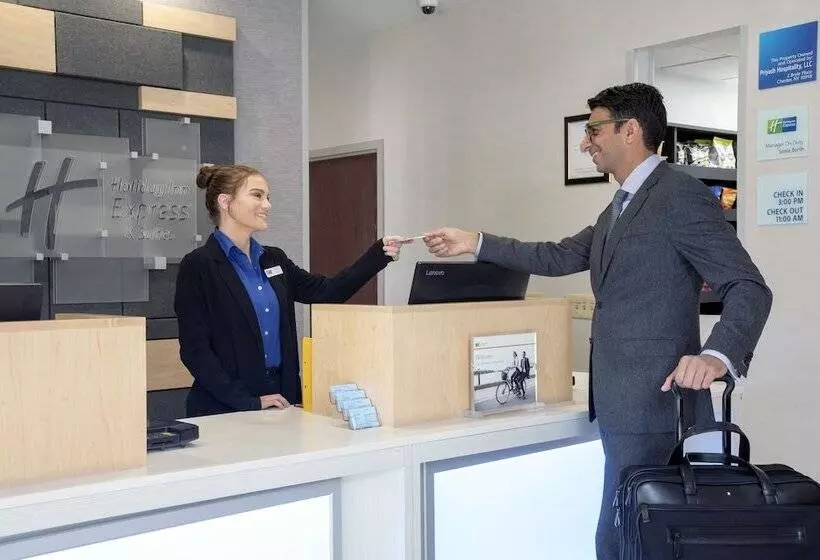 Holiday Inn Express Hotel & Suites Chester, An Ihg