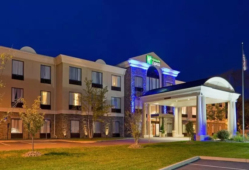 Holiday Inn Express Hotel & Suites Chester, An Ihg