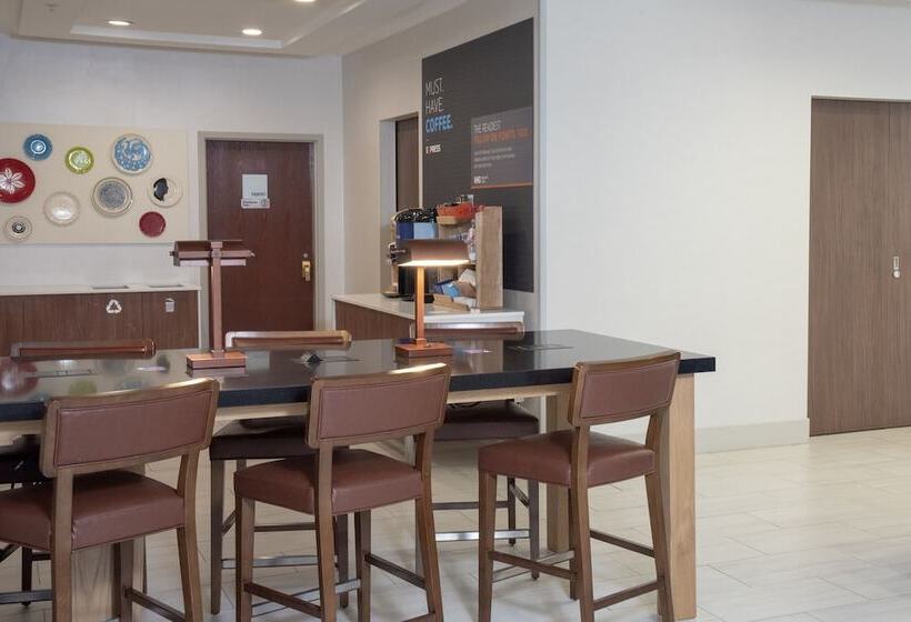 Holiday Inn Express Hotel & Suites Chester, An Ihg