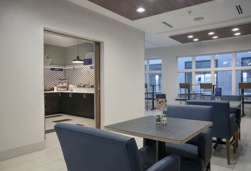 Holiday Inn Express Hotel & Suites Chester, An Ihg