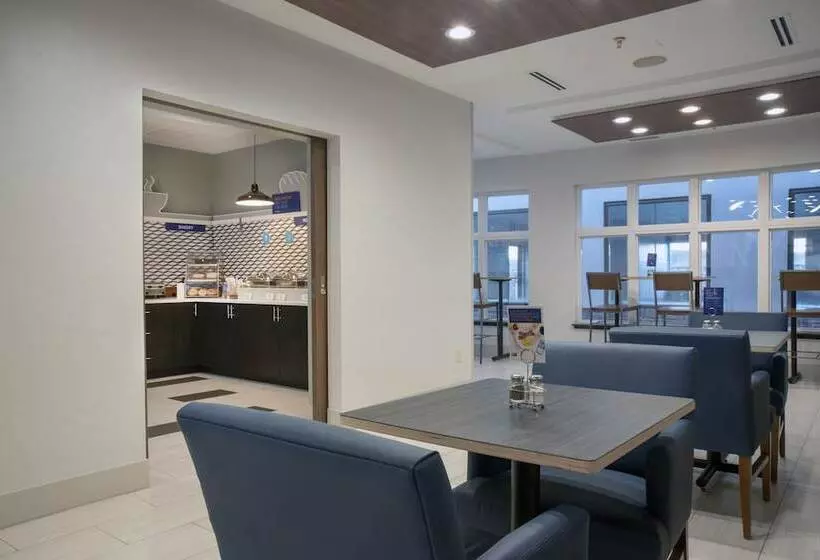 Holiday Inn Express Hotel & Suites Chester, An Ihg