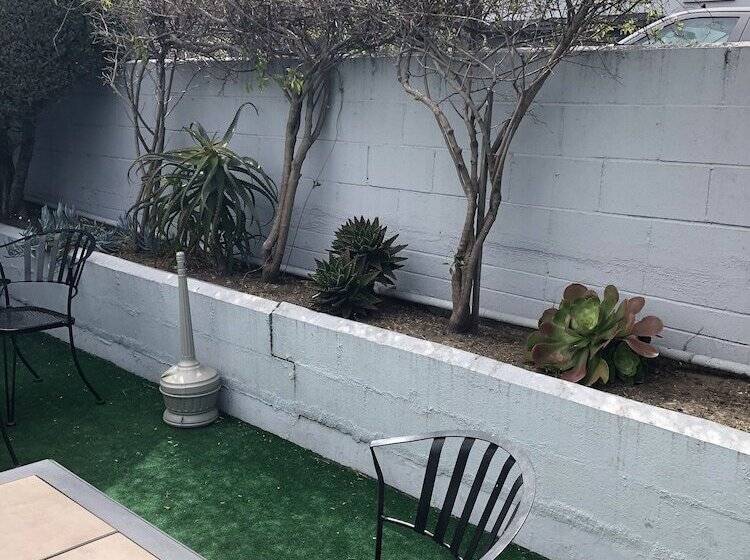 בית מלון כפרי Blu Pacific