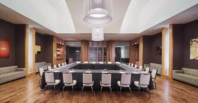 هتل Loews Chicago O Hare