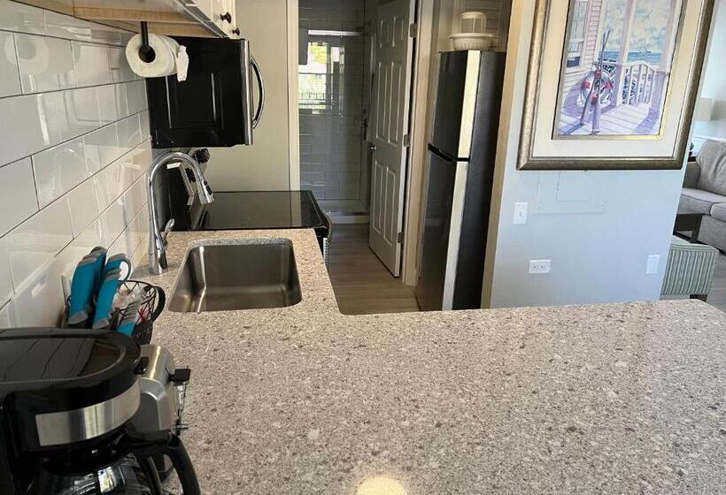 Отель Marco Island Lakeside Inn