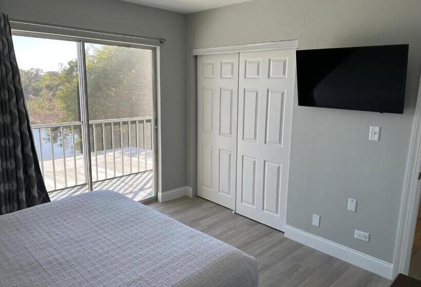 Отель Marco Island Lakeside Inn