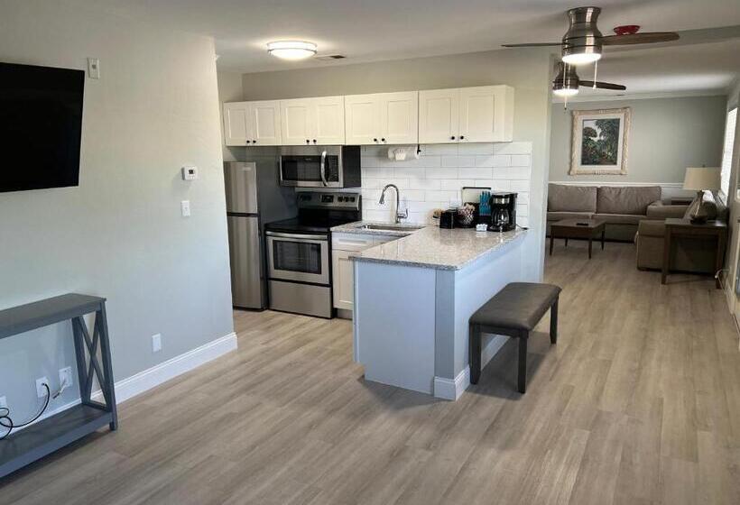 Отель Marco Island Lakeside Inn