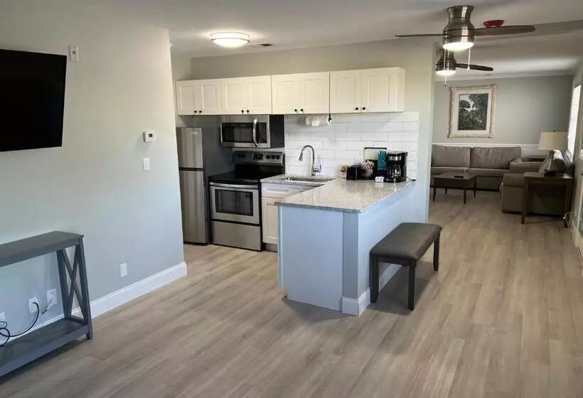 Отель Marco Island Lakeside Inn