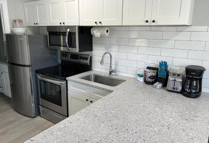 Отель Marco Island Lakeside Inn