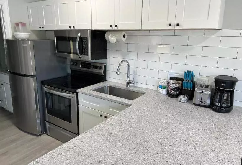 Отель Marco Island Lakeside Inn