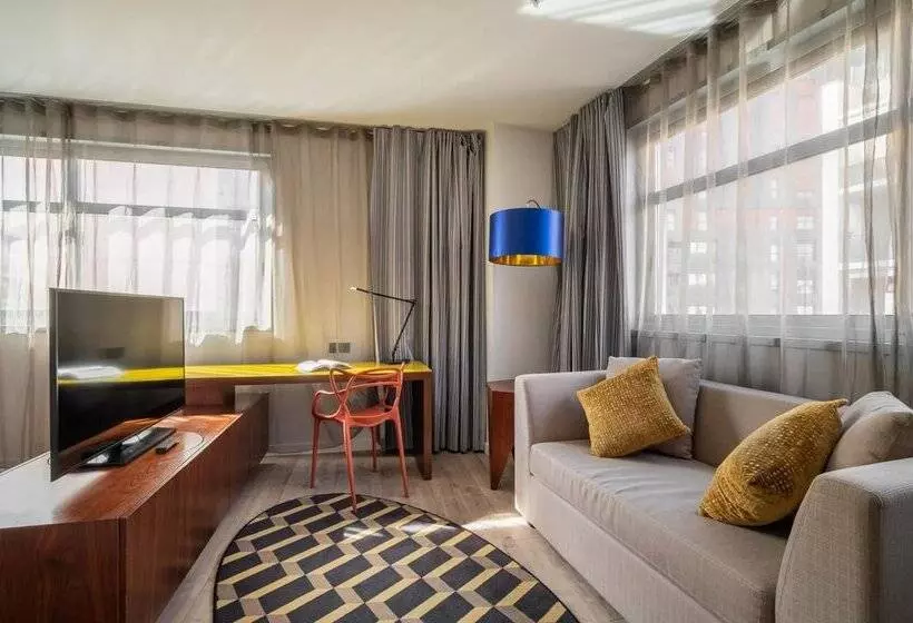 Отель Naitly Barcelona Poblenou