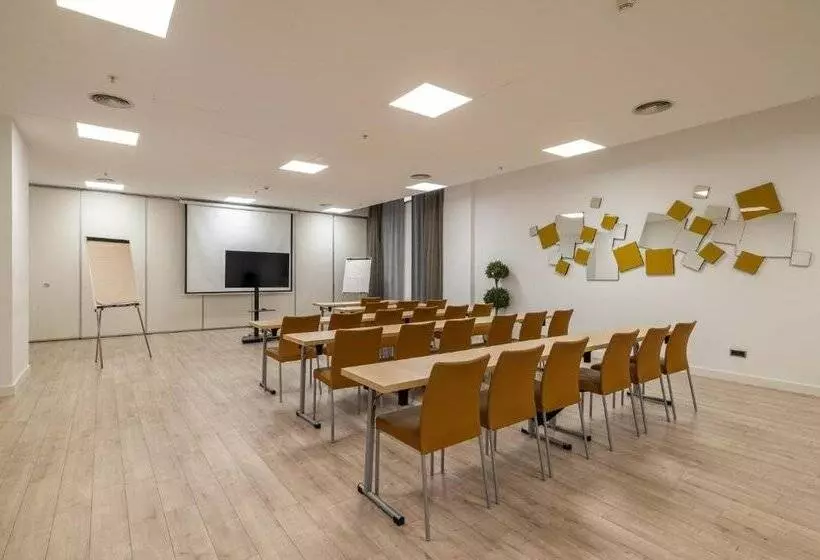 Отель Naitly Barcelona Poblenou