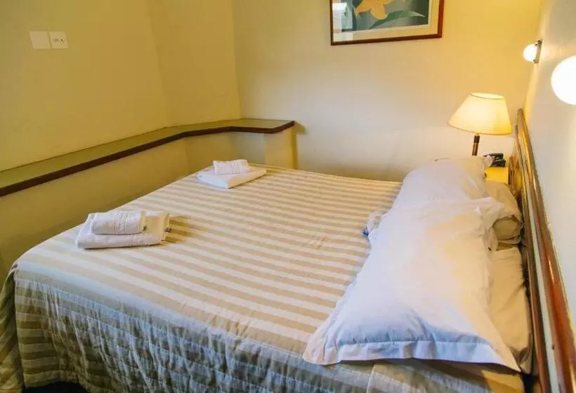 호텔 Plaza Inn Week Inn