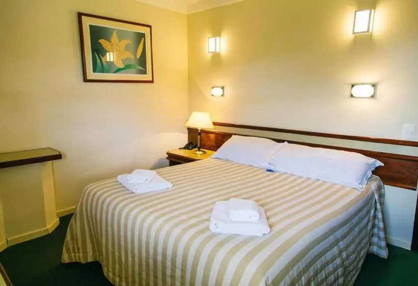 호텔 Plaza Inn Week Inn