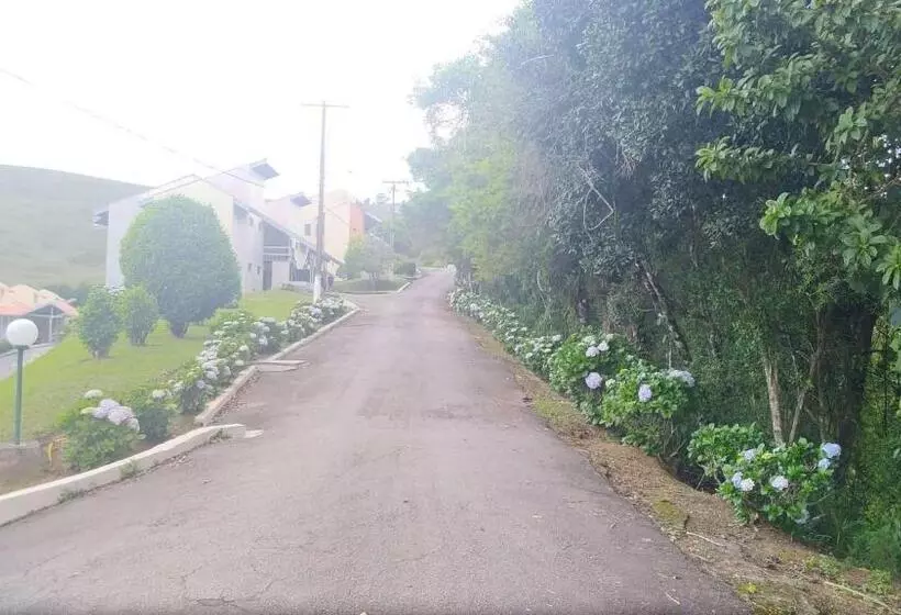 호텔 Plaza Inn Week Inn