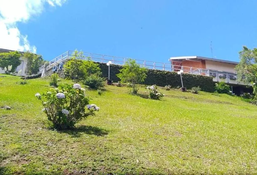 호텔 Plaza Inn Week Inn