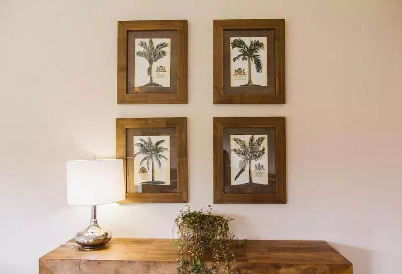 호텔 Plaza Inn Week Inn