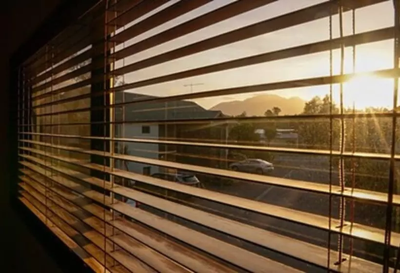 Отель Punga Grove