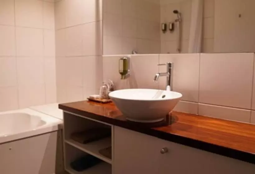 Отель Punga Grove