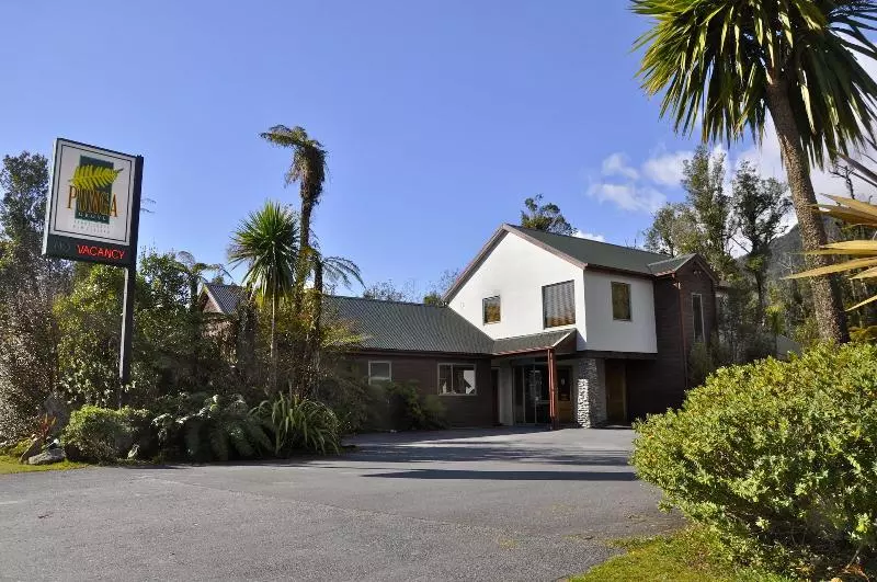 Отель Punga Grove