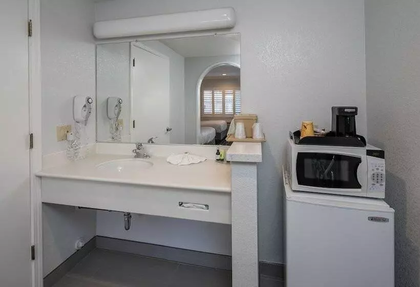 酒店 Redwood Creek Inn