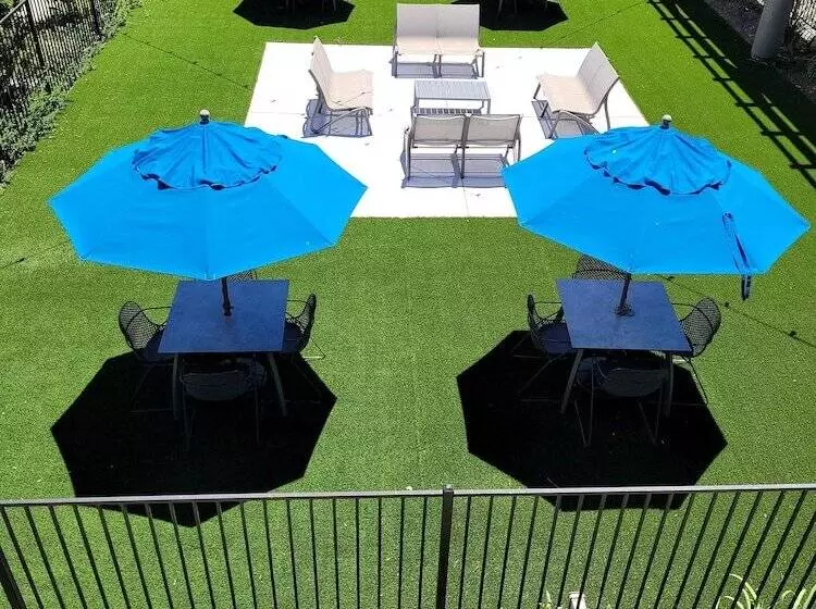 酒店 Redwood Creek Inn