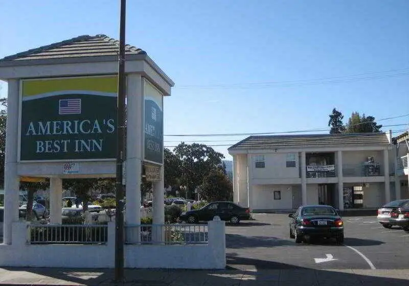 ホテル Redwood Creek Inn