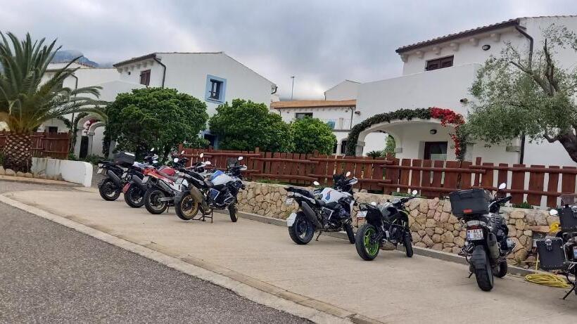 בית מלון כפרי Resort Nuraghe Arvu