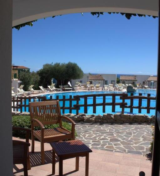 בית מלון כפרי Resort Nuraghe Arvu