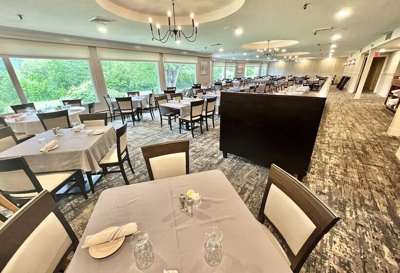 فندق Town & Country Inn & Resort