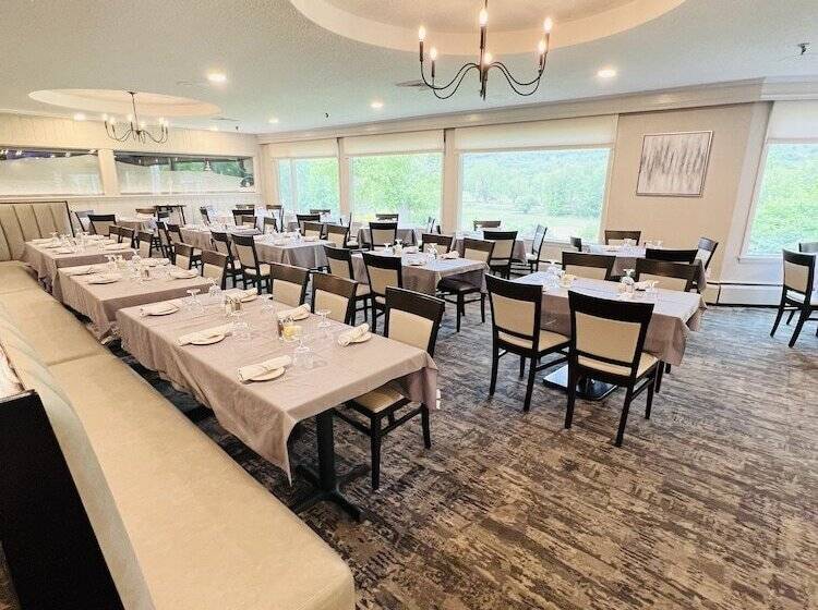 فندق Town & Country Inn & Resort