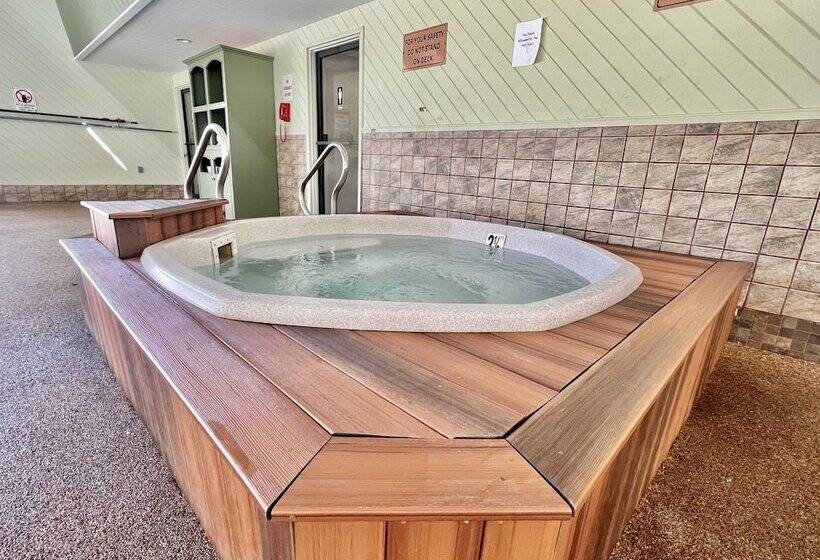 فندق Town & Country Inn & Resort