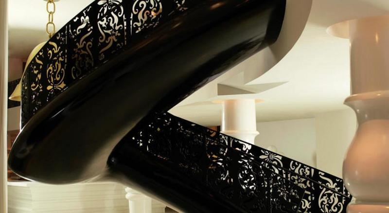 اقامتگاه Mondrian South Beach