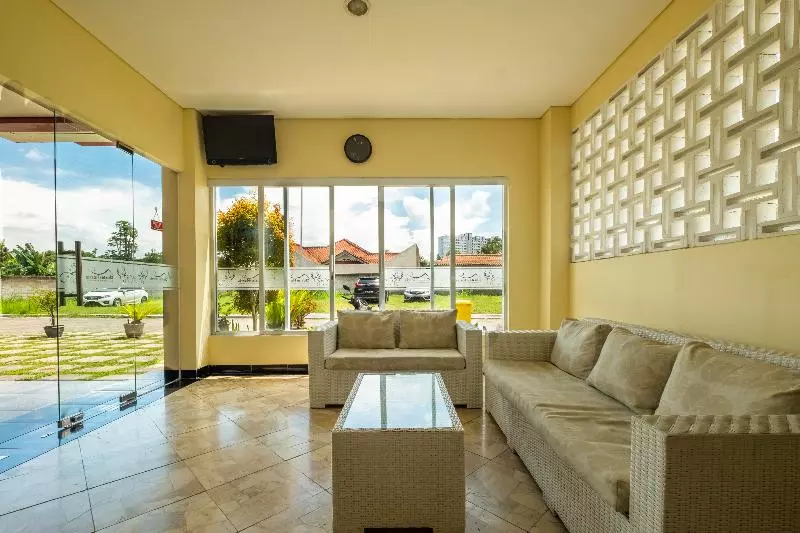 ホテル Cluster Harris Home Stay & Kos By Oyo Rooms