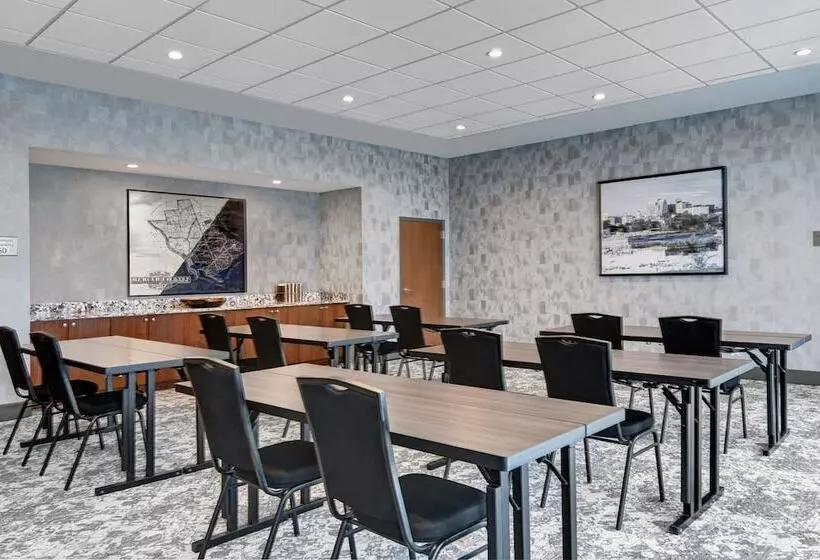 Hotelli Courtyard By Marriott Hamilton