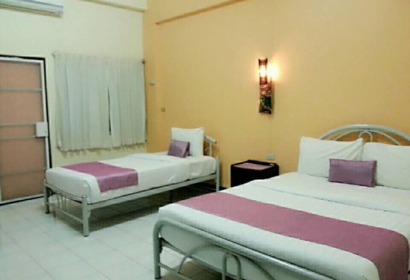 ホテル Lamphun Place