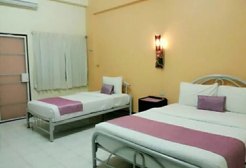 ホテル Lamphun Place