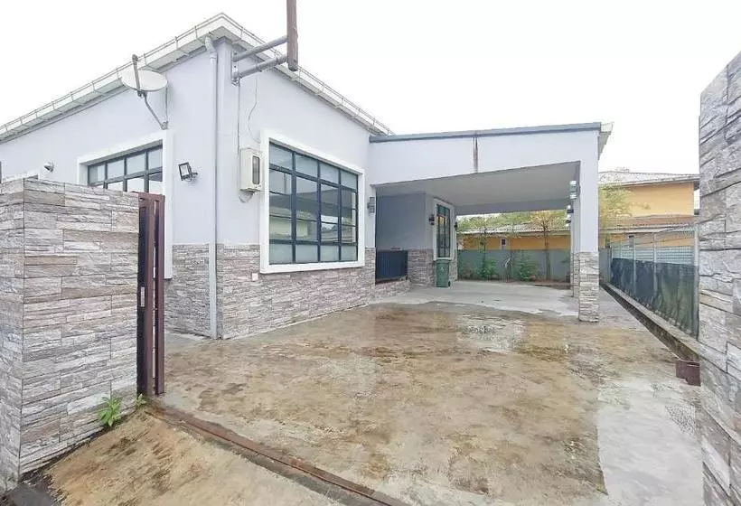 ホテル Oyo 90203 Emma Sukma Homestay