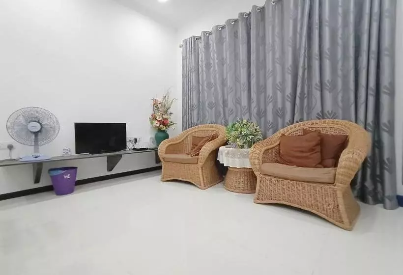 ホテル Oyo 90203 Emma Sukma Homestay