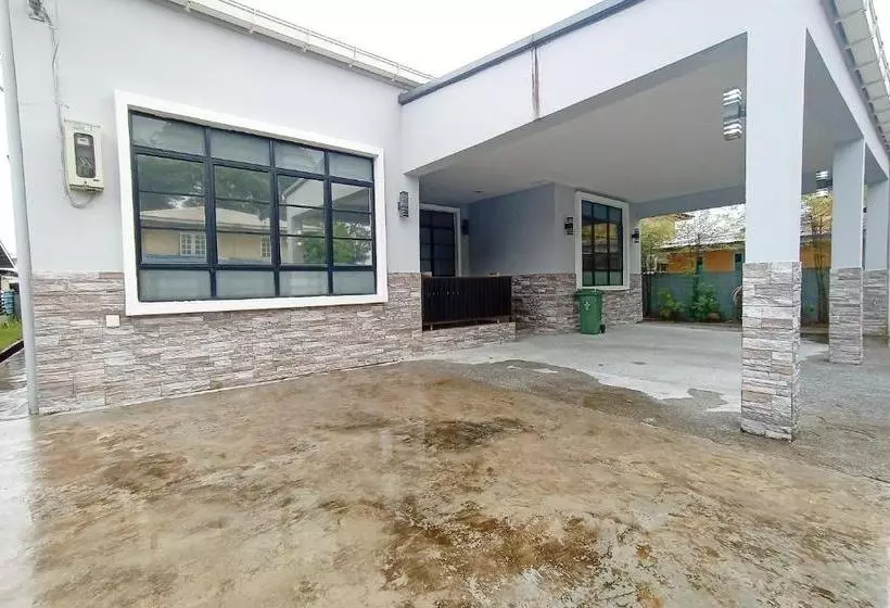 ホテル Oyo 90203 Emma Sukma Homestay