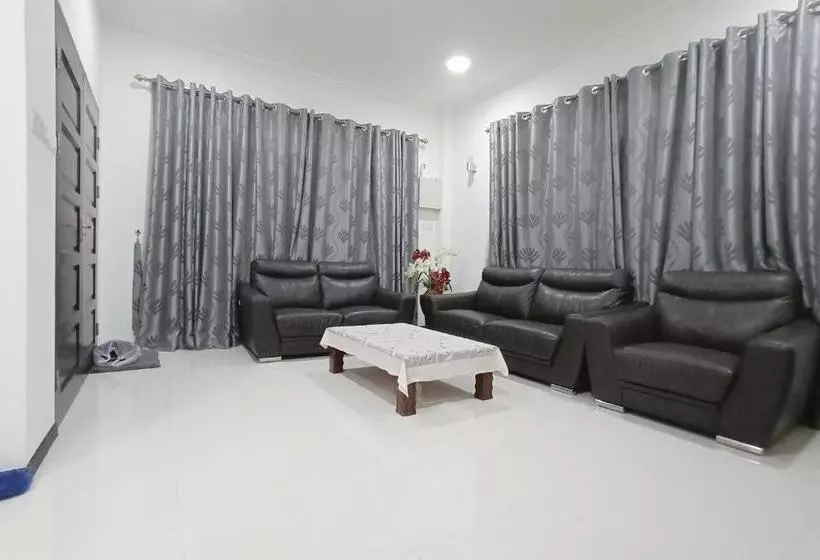 ホテル Oyo 90203 Emma Sukma Homestay