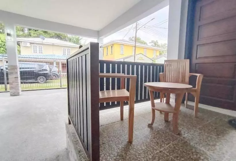 ホテル Oyo 90203 Emma Sukma Homestay