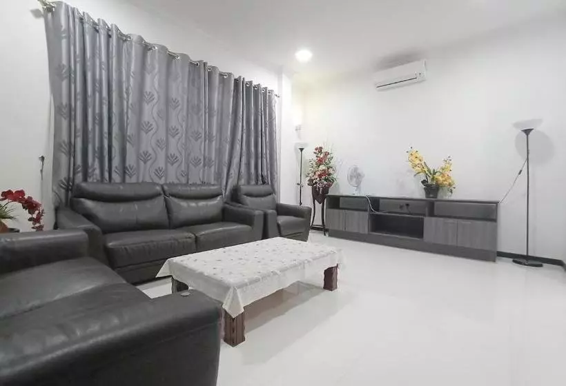 ホテル Oyo 90203 Emma Sukma Homestay